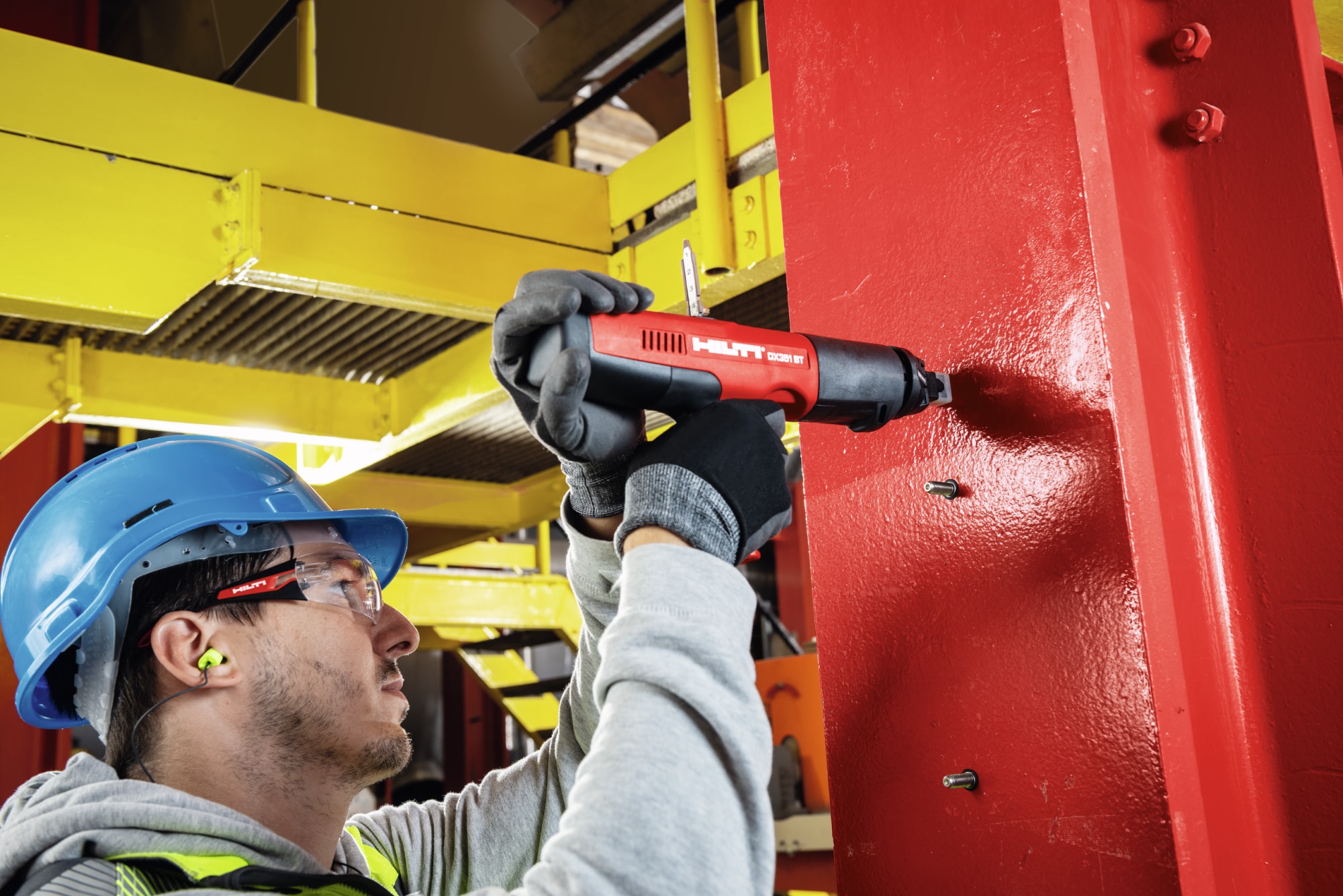 Soluciones Hilti para fijaciones en acero.