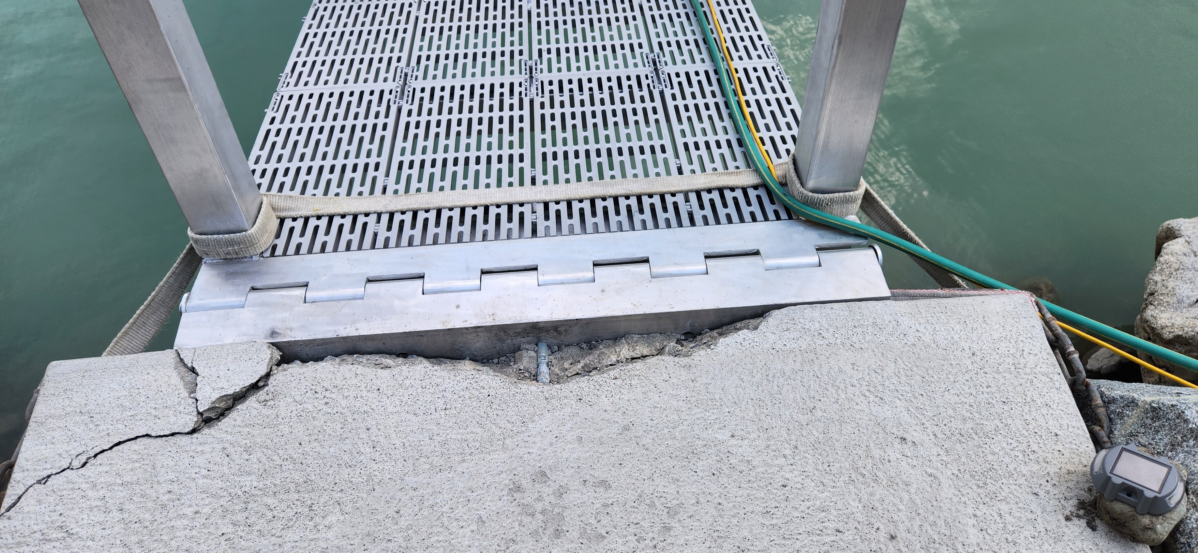 Specs for anchor size and depth anchor, construction Hilti...