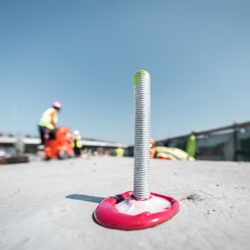 VPLYV ZAŤAŽENIA OD NÁRAZU DO ZVODIDIEL NA KOTVENIE MOSTNÝCH RÍMS NOVOU TECHNOLÓGIOU