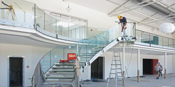 UX130 – PARAPETTI E RINGHIERE VETRATI E METALLICI